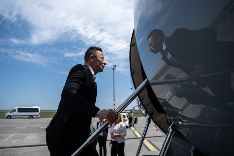 Orbán Anita feljelentést tesz, mert Szijjártóék 4 milliárddal többet költöttek magángépes repkedésre, mint amennyibe a business osztály került volna – frisshung.com